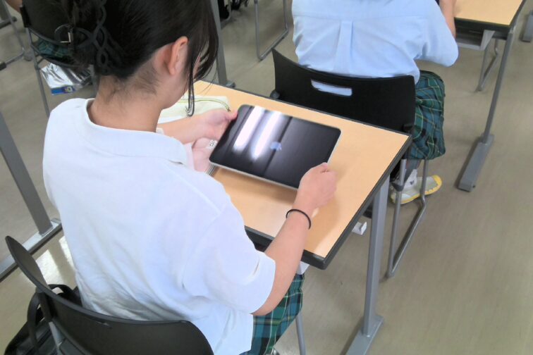 【中学３年生】6/13LHR　学習用ipadを配布しました。