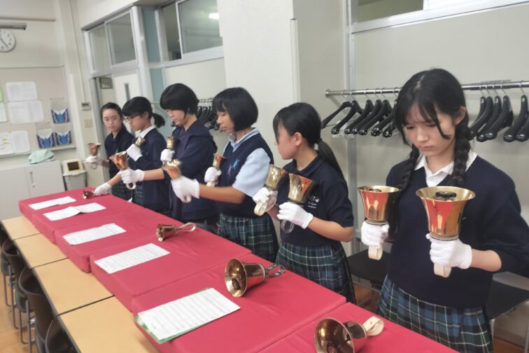【ハンドベルクワイア】部内発表会を行いました。